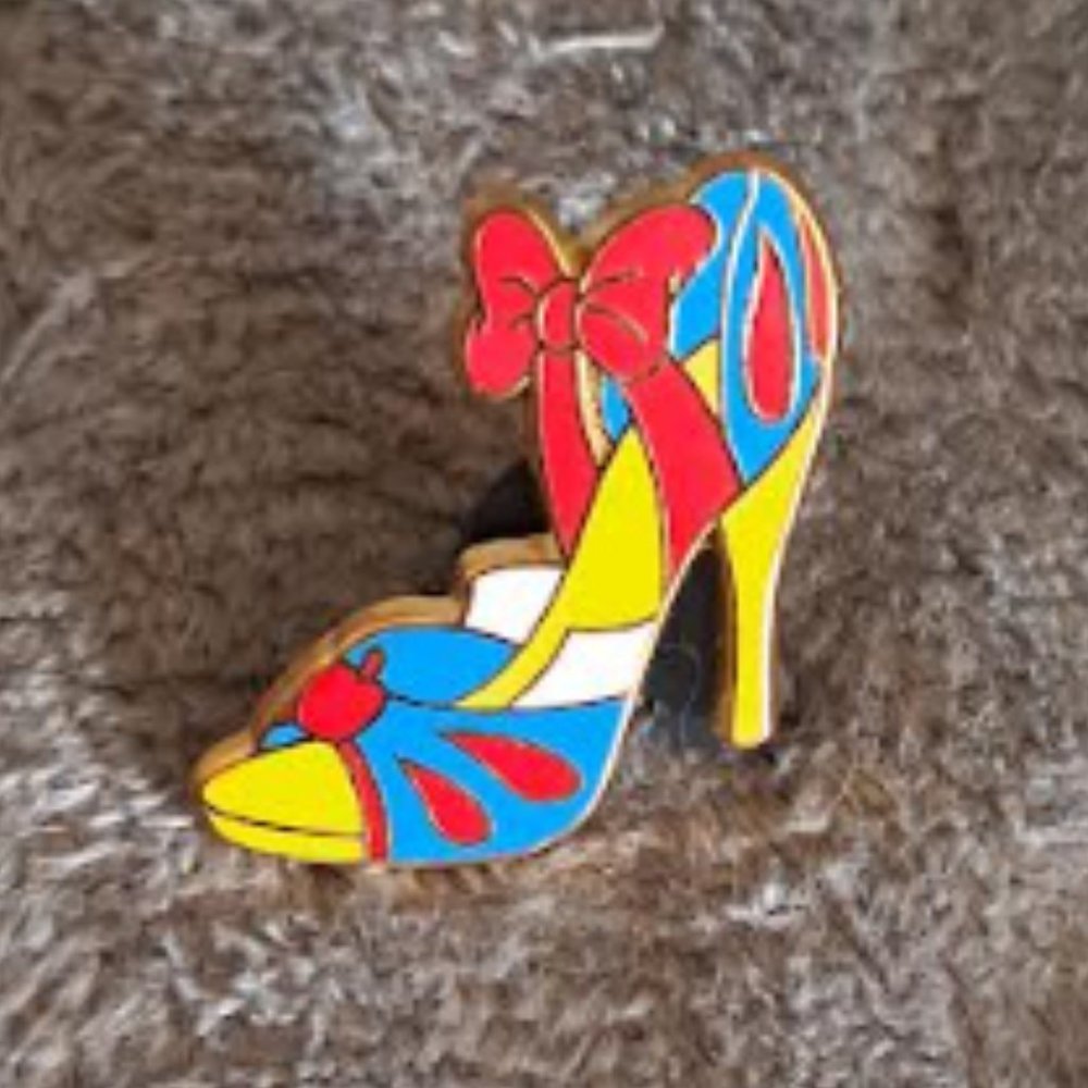 NWOB Disney Princess Snow White Shoe Pin